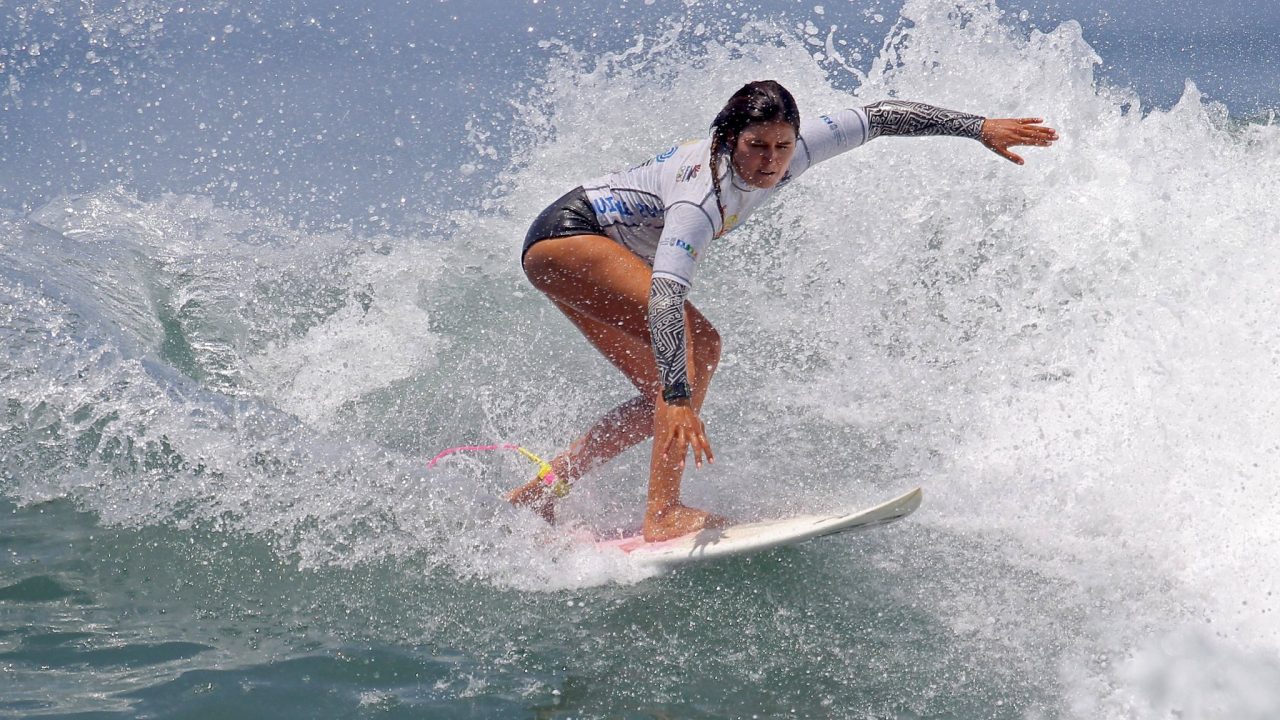 https://latinwave.cl/wp-content/uploads/2021/02/jessica-anderson-surf-1280x720.jpg