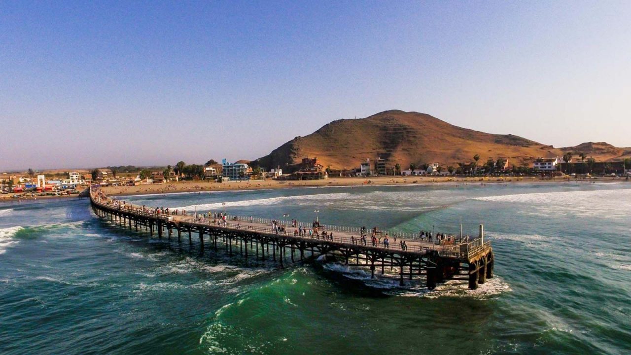 https://latinwave.cl/wp-content/uploads/playa-cerro-azul-muelle-1280x720.jpg